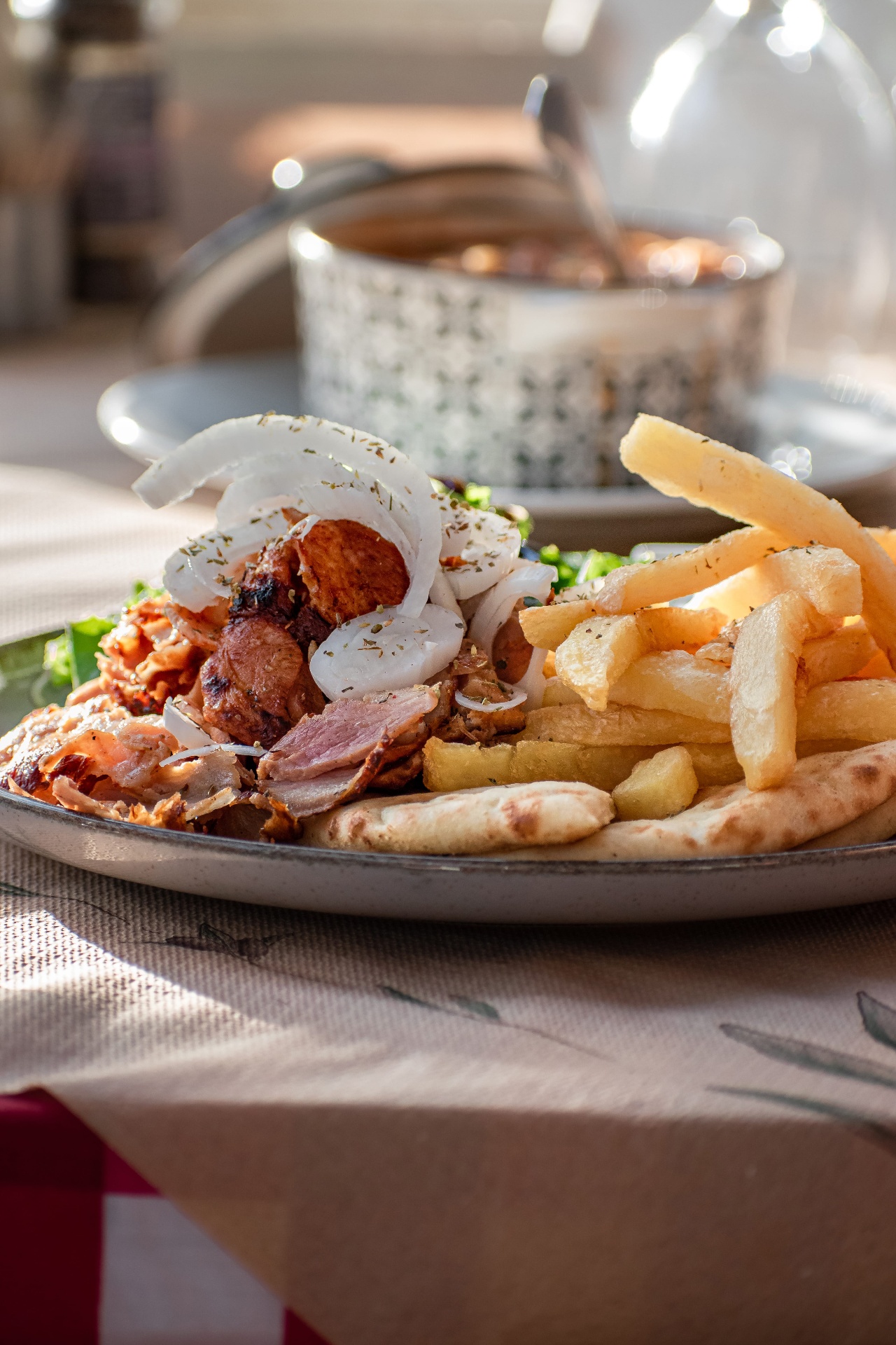Gyros plate